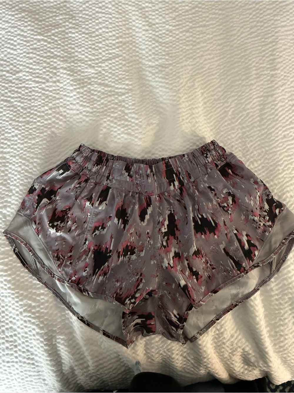 Lululemon Hotty Hot Shorts in Floral Flux Multi / Raceway Grey size 4